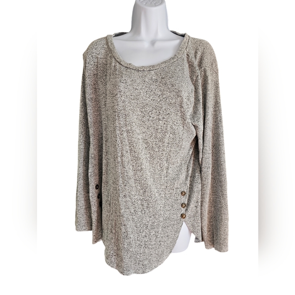 Misia XL NWOT button long sleeved top gray black